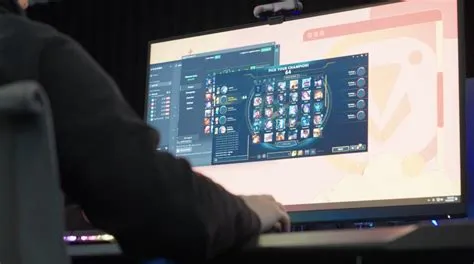 Player selecting champions in League of Legends on PC